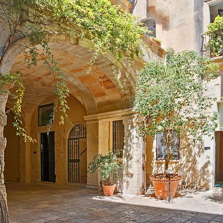 レッチェ Palazzo Persone Dimora Storica Bed & Breakfast エクステリア 写真