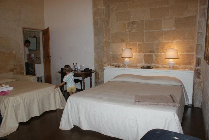 レッチェ Palazzo Persone Dimora Storica Bed & Breakfast エクステリア 写真