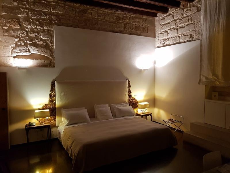 レッチェ Palazzo Persone Dimora Storica Bed & Breakfast エクステリア 写真