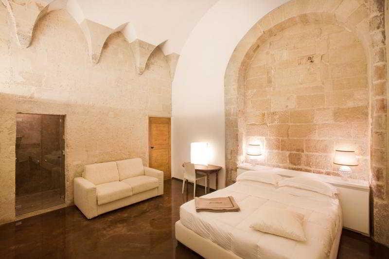 レッチェ Palazzo Persone Dimora Storica Bed & Breakfast エクステリア 写真