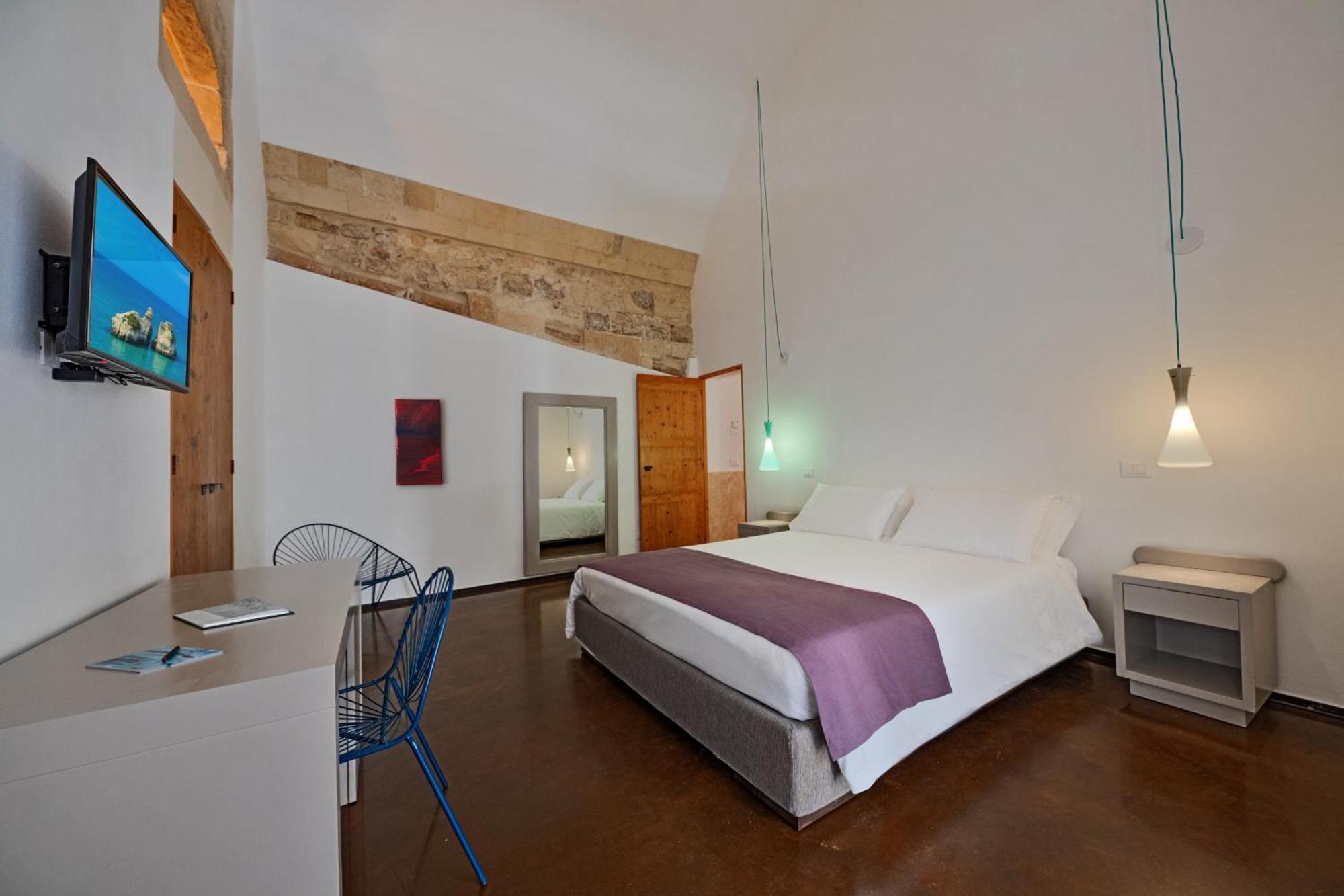 レッチェ Palazzo Persone Dimora Storica Bed & Breakfast エクステリア 写真