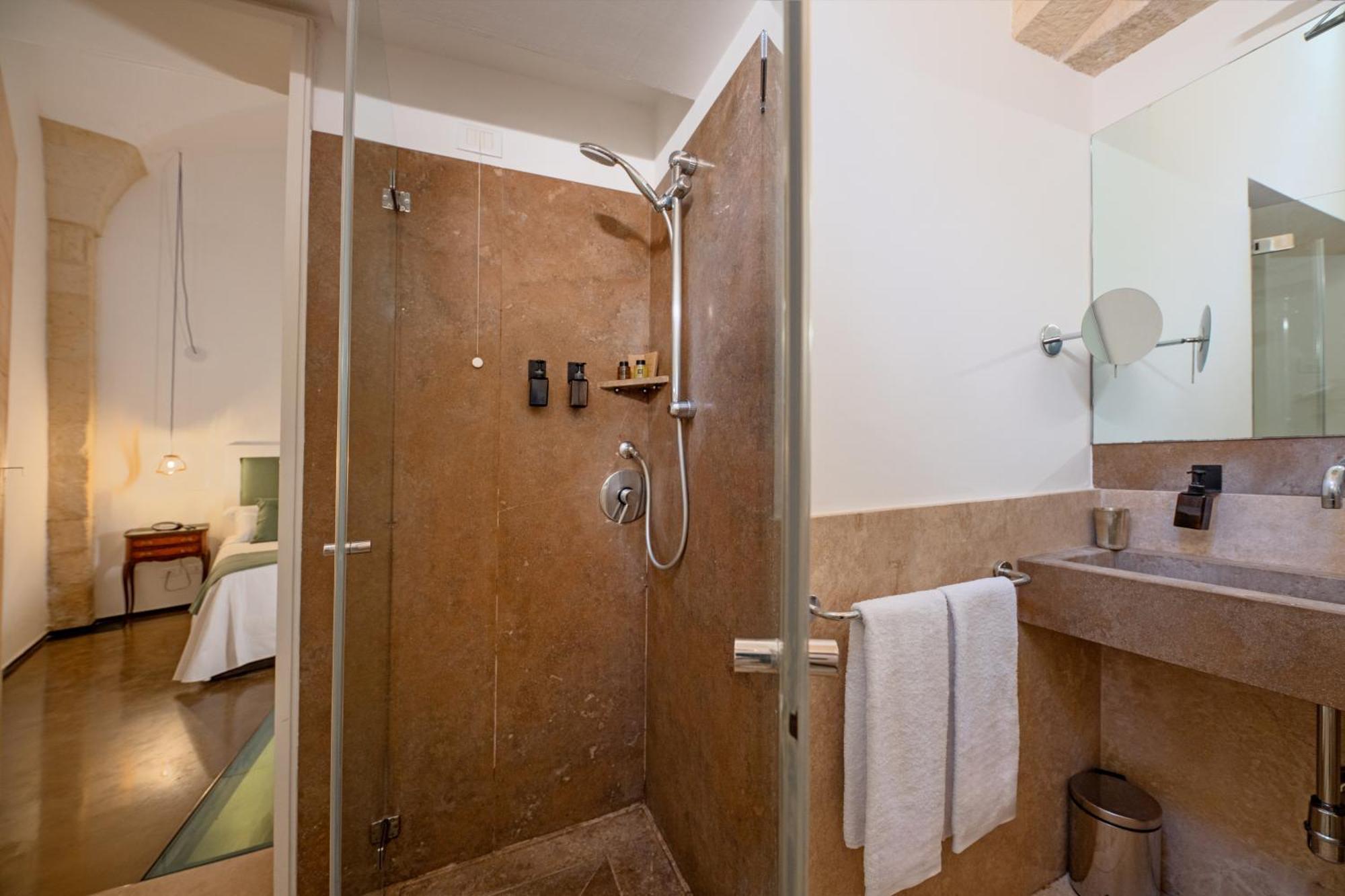 レッチェ Palazzo Persone Dimora Storica Bed & Breakfast エクステリア 写真