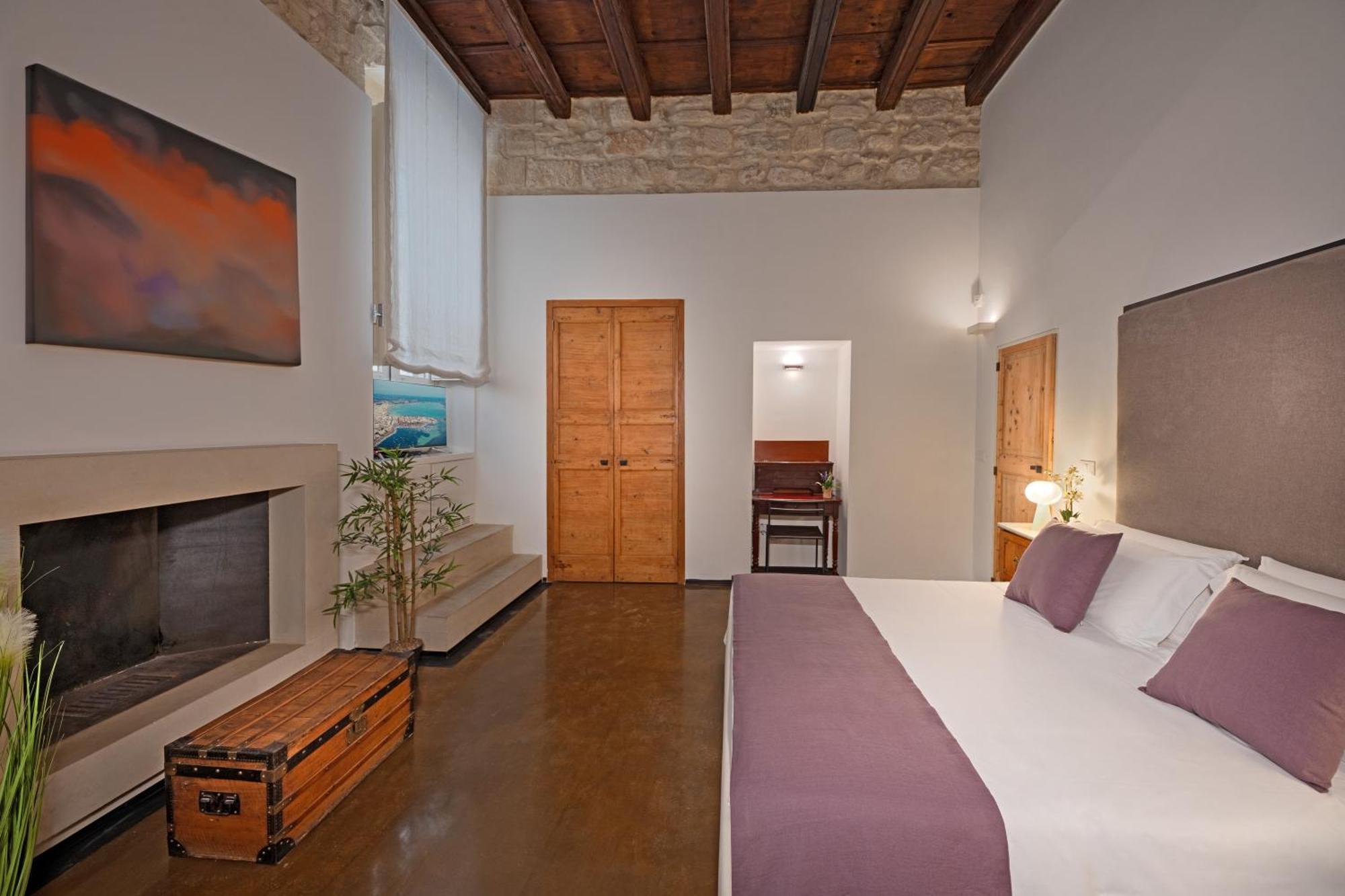 レッチェ Palazzo Persone Dimora Storica Bed & Breakfast エクステリア 写真