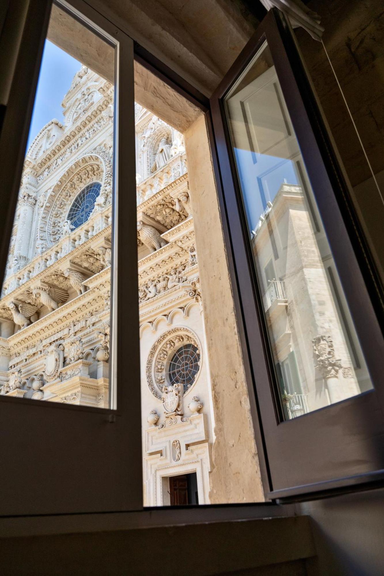 レッチェ Palazzo Persone Dimora Storica Bed & Breakfast エクステリア 写真