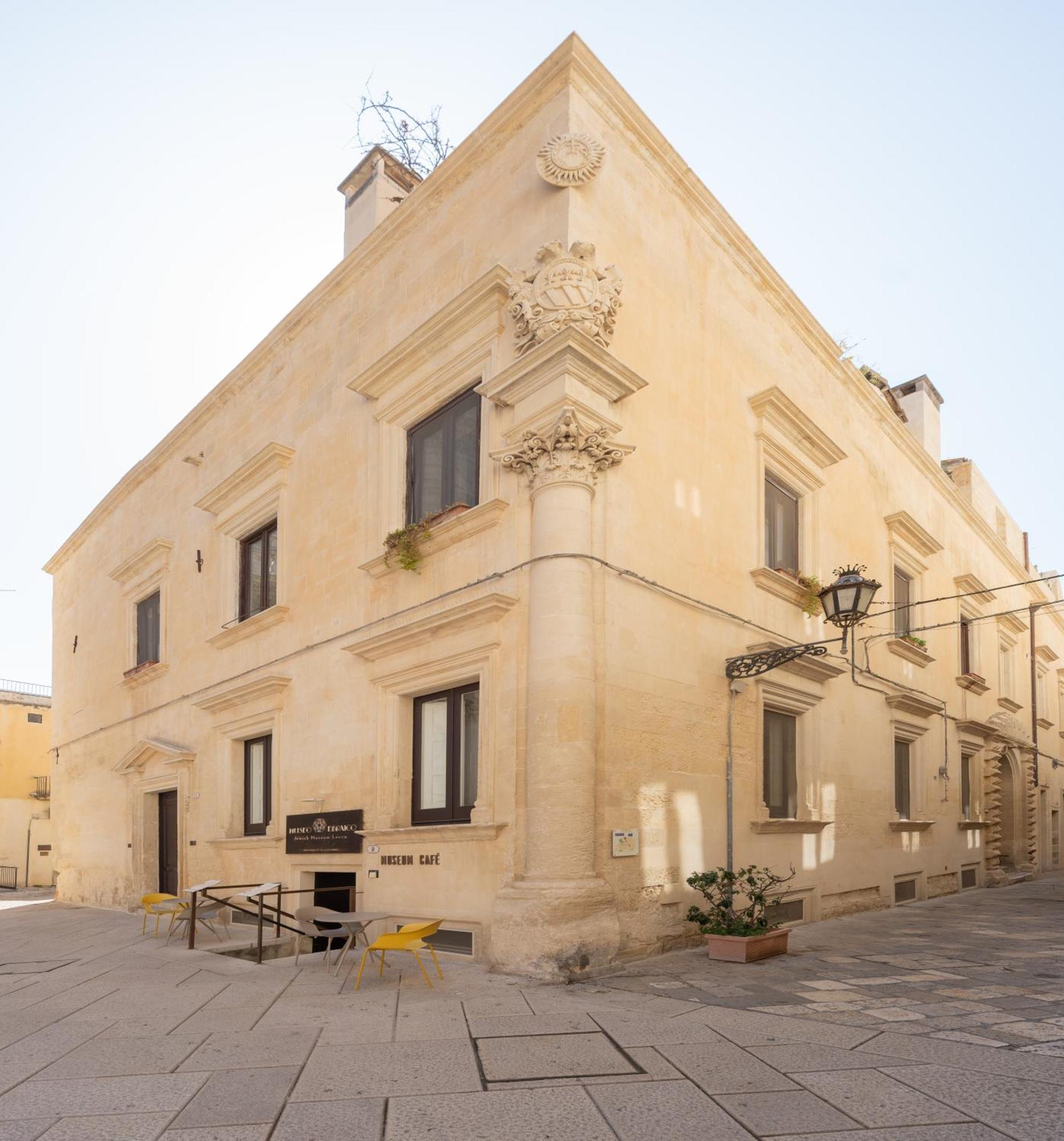 レッチェ Palazzo Persone Dimora Storica Bed & Breakfast エクステリア 写真