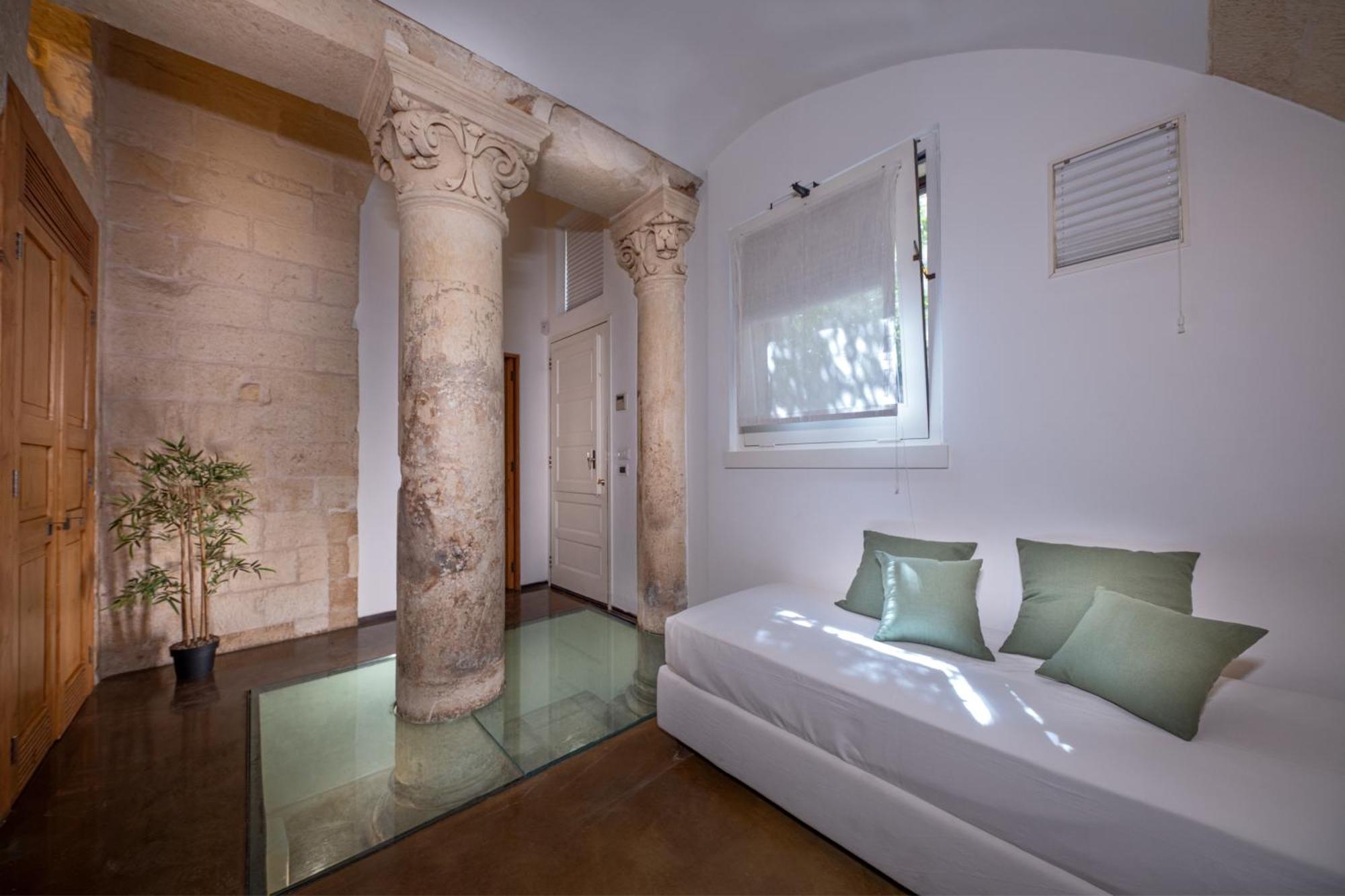 レッチェ Palazzo Persone Dimora Storica Bed & Breakfast エクステリア 写真