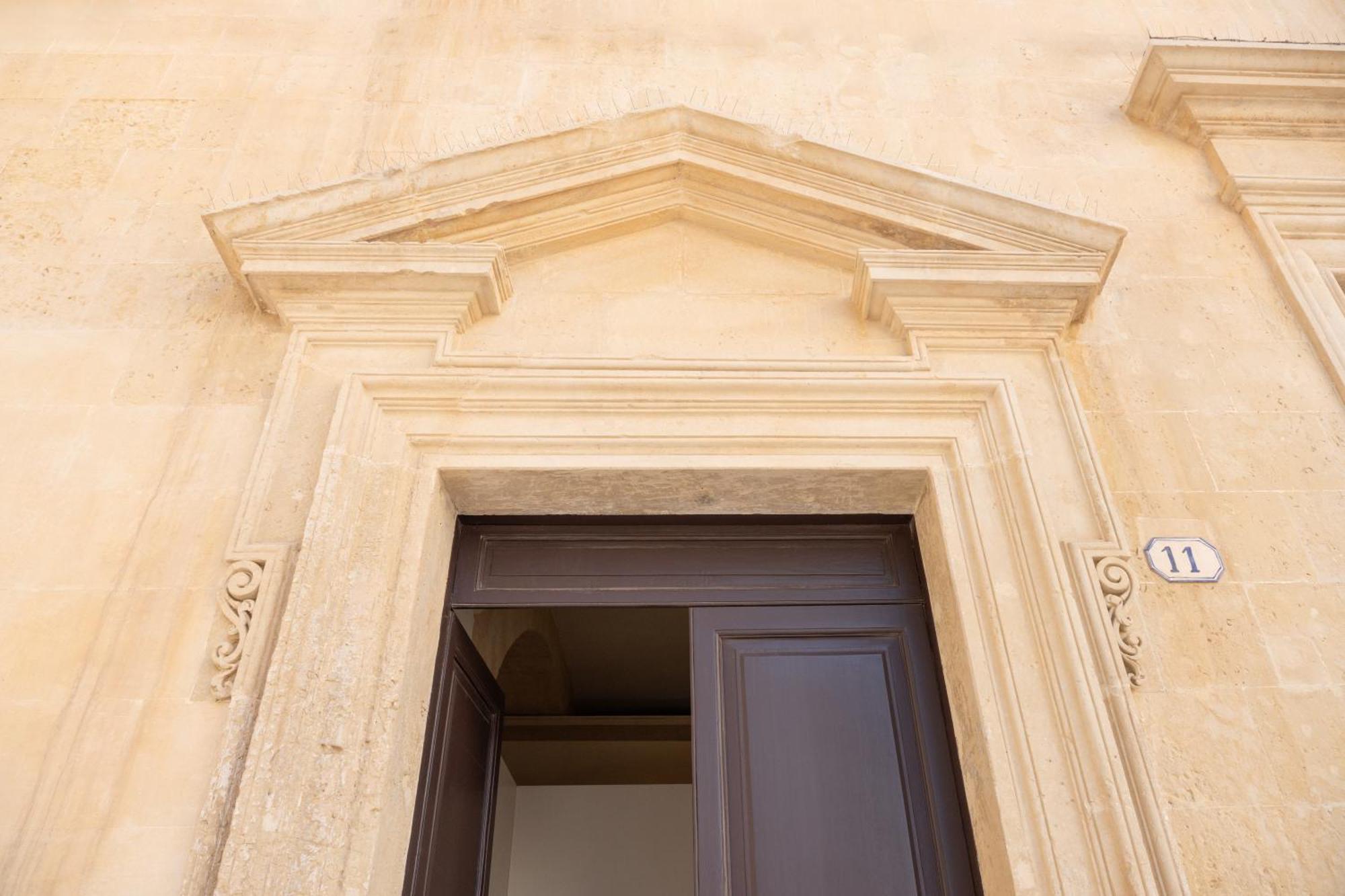 レッチェ Palazzo Persone Dimora Storica Bed & Breakfast エクステリア 写真