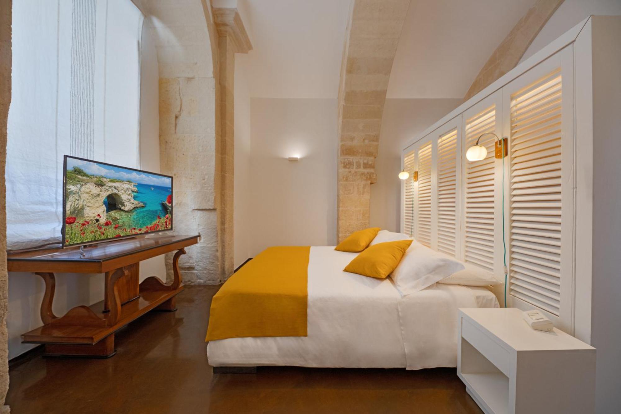 レッチェ Palazzo Persone Dimora Storica Bed & Breakfast エクステリア 写真