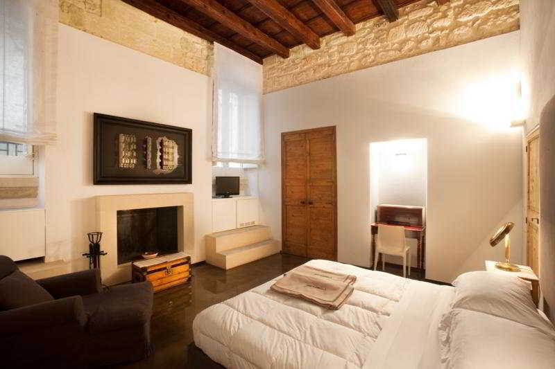 レッチェ Palazzo Persone Dimora Storica Bed & Breakfast エクステリア 写真